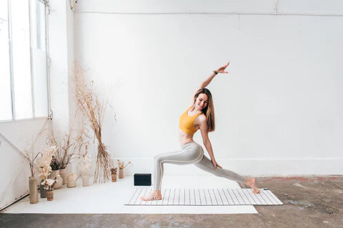 Top 5 des accessoires indispensables pour une pratique de yoga à domicile : Créez votre espace de yoga idéal